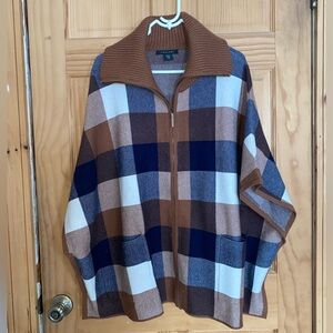 Tahari Multicolor/neutral plaid poncho with full-zip front. Ribbed collar